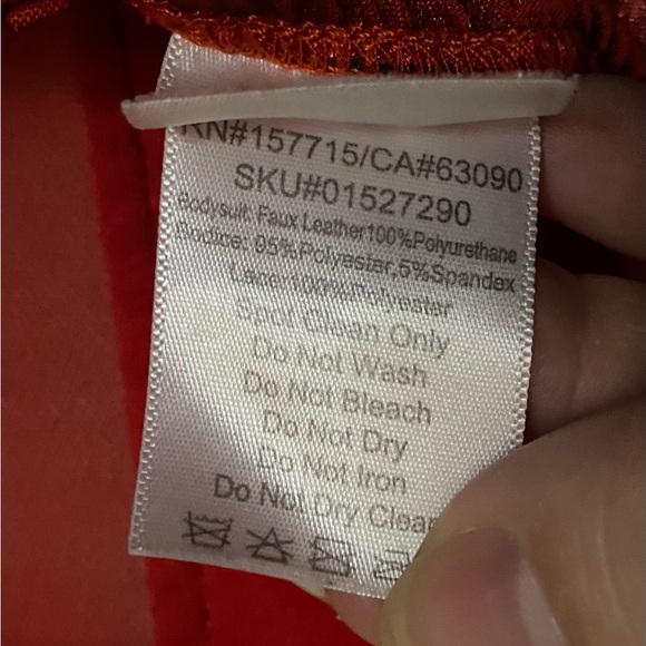 Flawed! Circus costume red with lace bodice detailing has pulled seam needs love - Picture 10 of 10